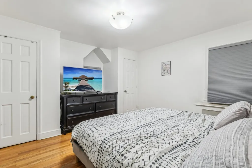251 E Argyle Street Valley Stream NY 11580