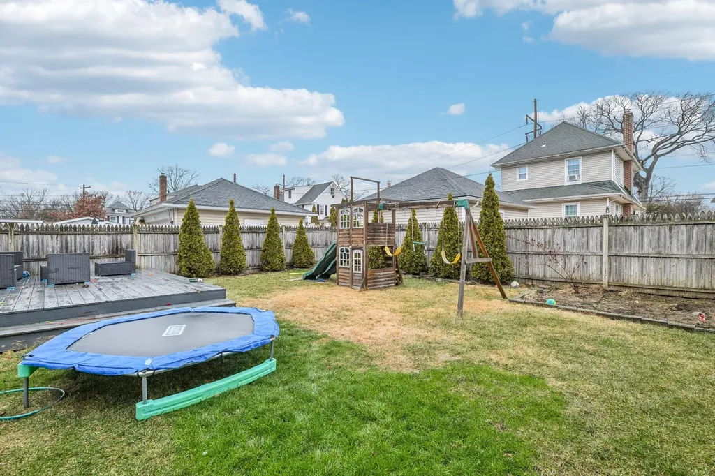 251 E Argyle Street Valley Stream NY 11580