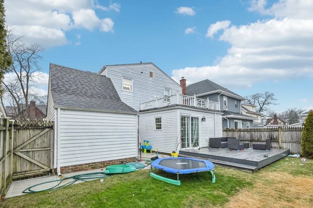 251 E Argyle Street Valley Stream NY 11580
