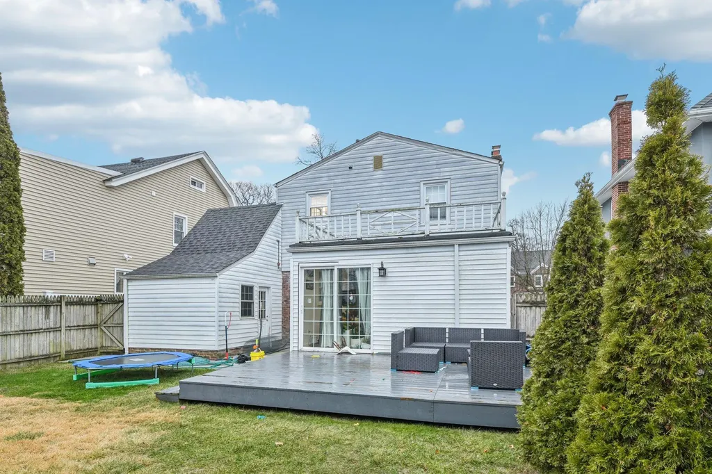 251 E Argyle Street Valley Stream NY 11580