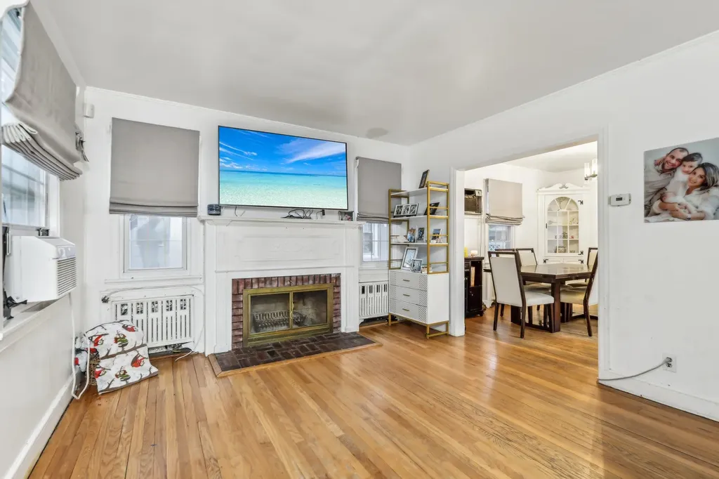 251 E Argyle Street Valley Stream NY 11580