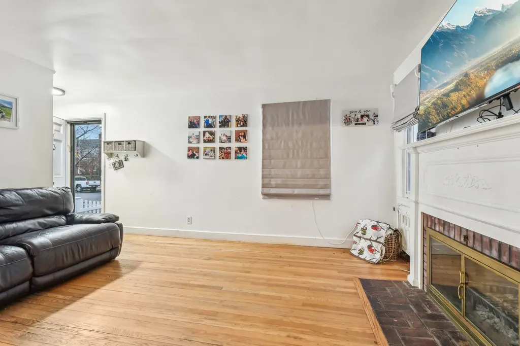 251 E Argyle Street Valley Stream NY 11580