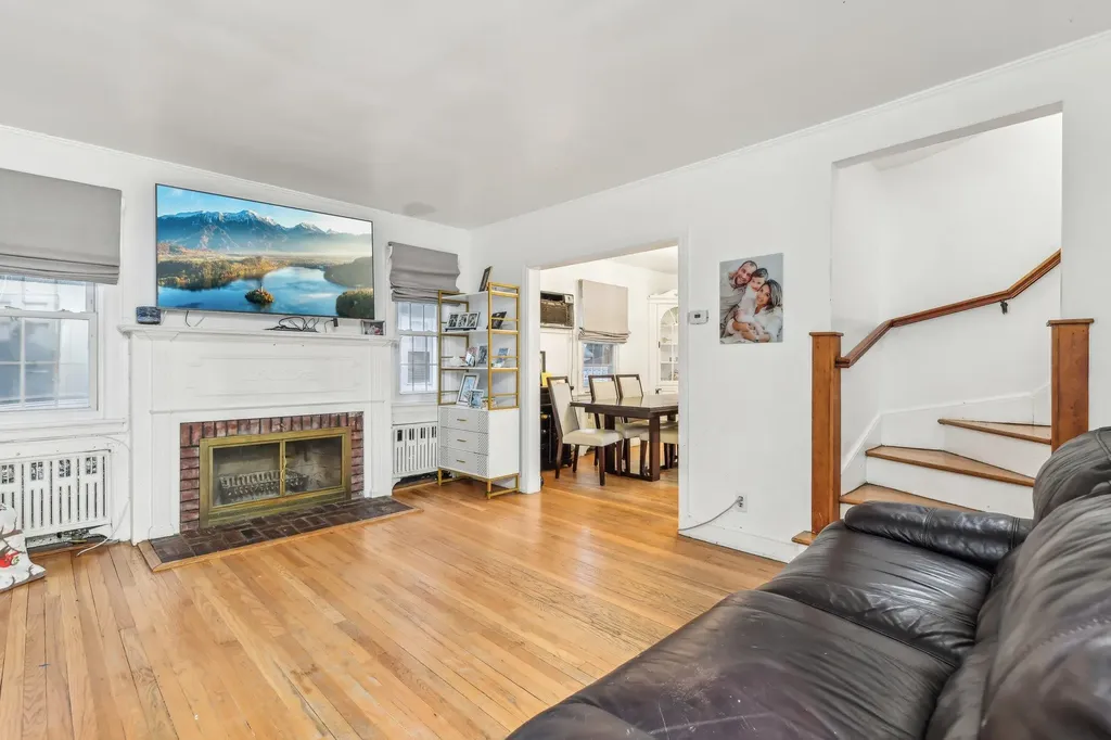 251 E Argyle Street Valley Stream NY 11580