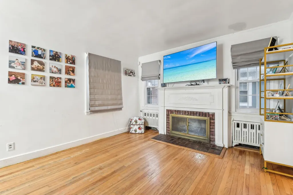 251 E Argyle Street Valley Stream NY 11580