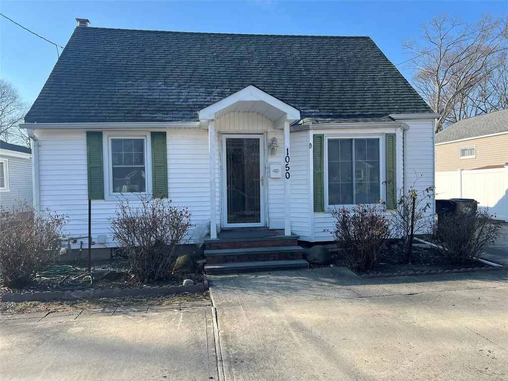 1050 Sullivan Street Bay Shore NY 11706