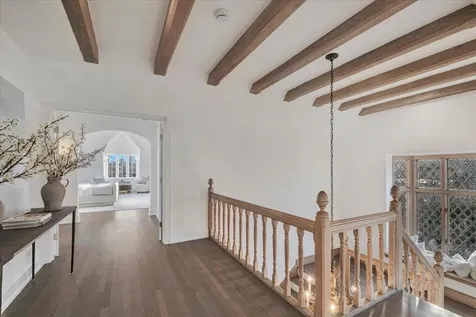1 Douglas Lane Larchmont NY 10538