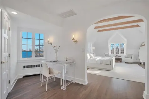 1 Douglas Lane Larchmont NY 10538