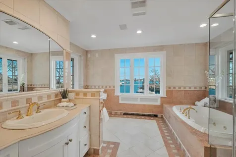 1 Douglas Lane Larchmont NY 10538