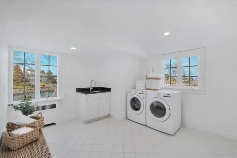 1 Douglas Lane Larchmont NY 10538
