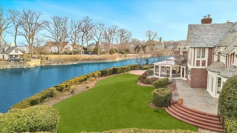 1 Douglas Lane Larchmont NY 10538