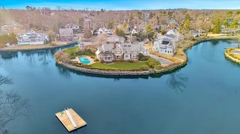 1 Douglas Lane Larchmont NY 10538