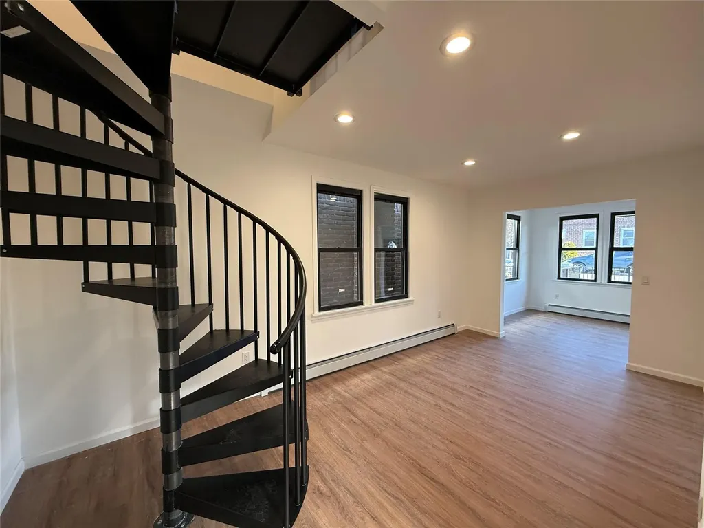 1547 Research Avenue Bronx NY 10465