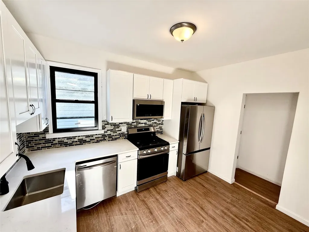 1547 Research Avenue Bronx NY 10465