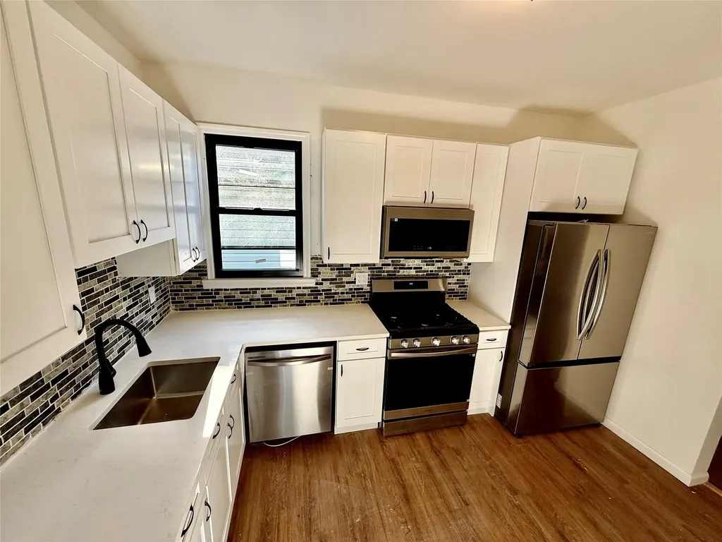 1547 Research Avenue Bronx NY 10465