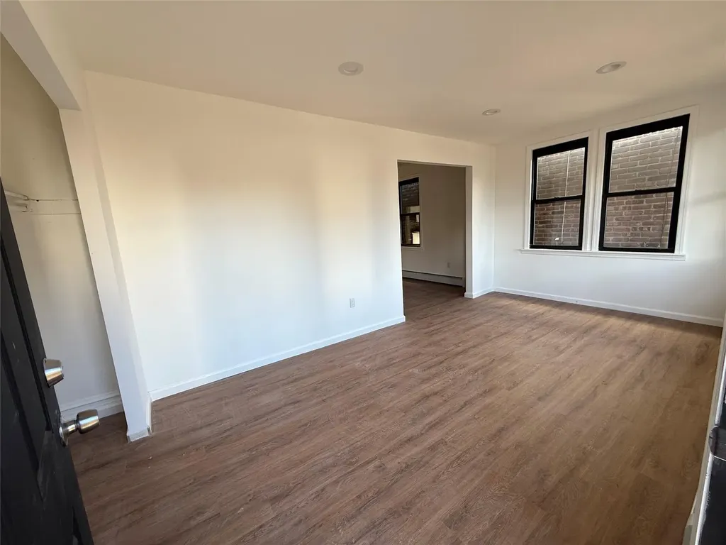 1547 Research Avenue Bronx NY 10465