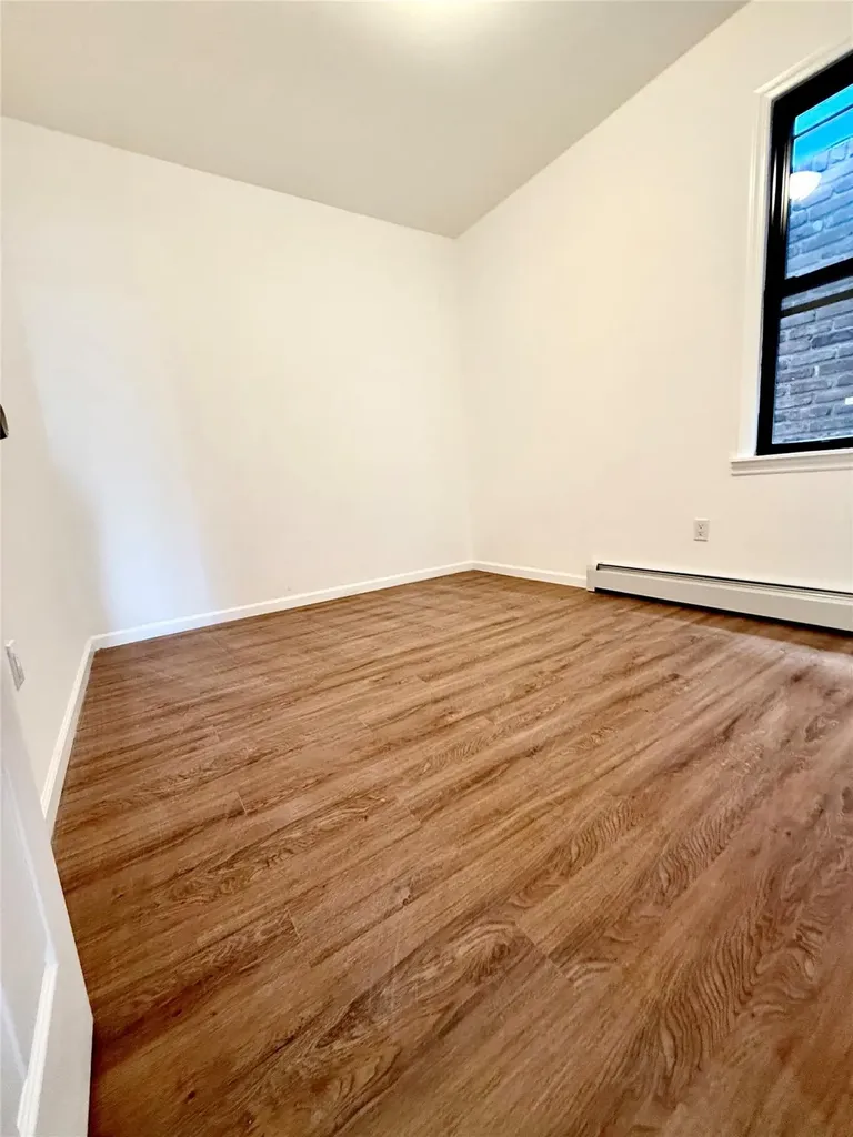 1547 Research Avenue Bronx NY 10465