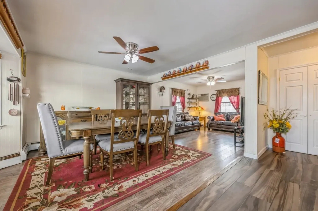 73 Rope Lane Levittown NY 11756