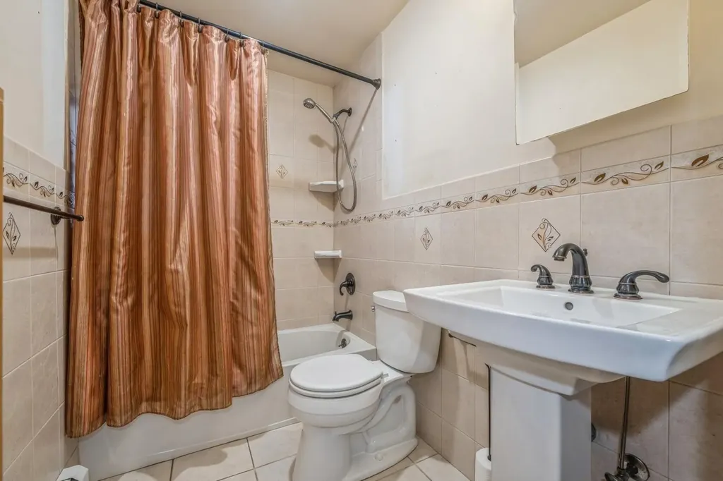 73 Rope Lane Levittown NY 11756