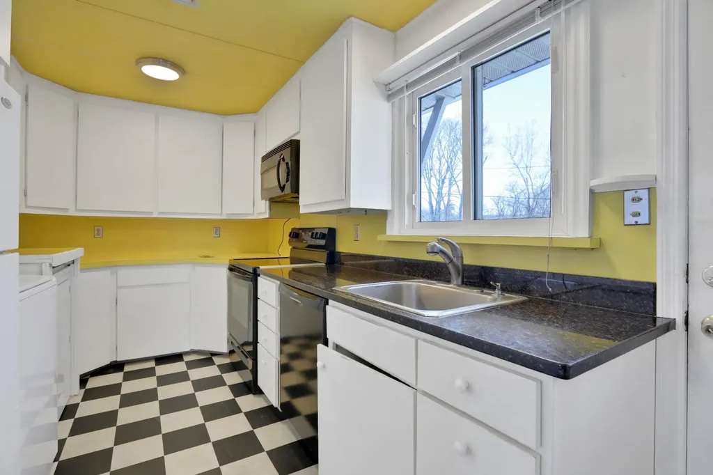 6 Staples Lane New Windsor NY 12553