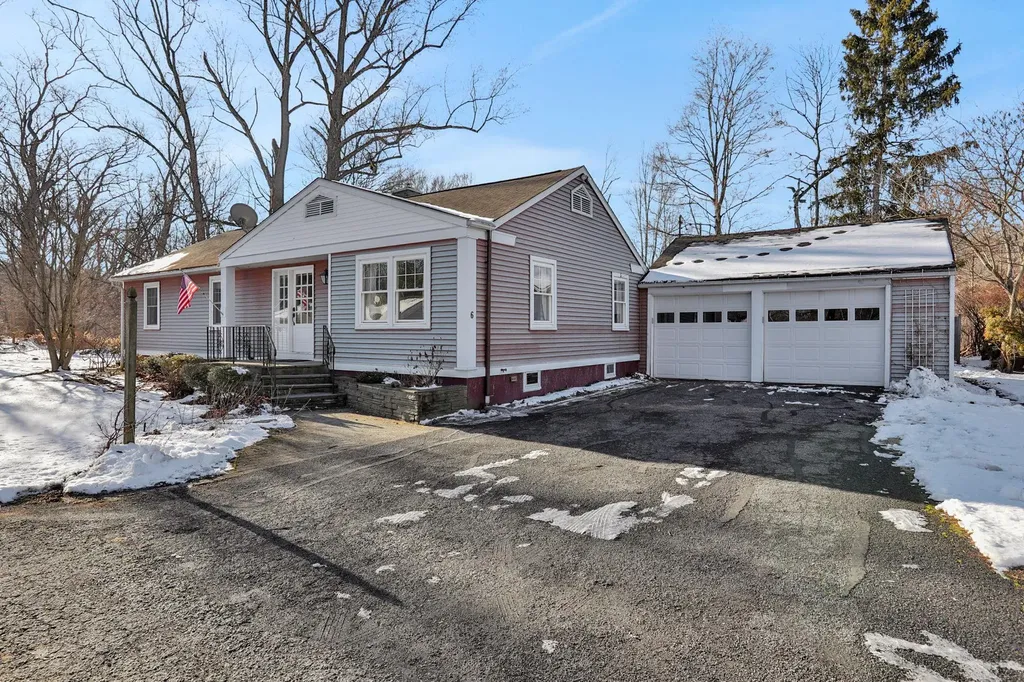 6 Staples Lane New Windsor NY 12553