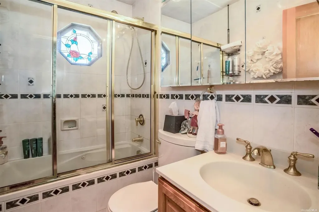 27 Morris Parkway Valley Stream NY 11580