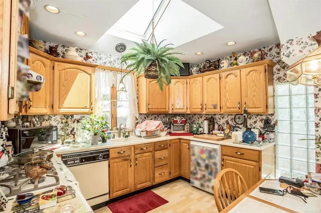 27 Morris Parkway Valley Stream NY 11580