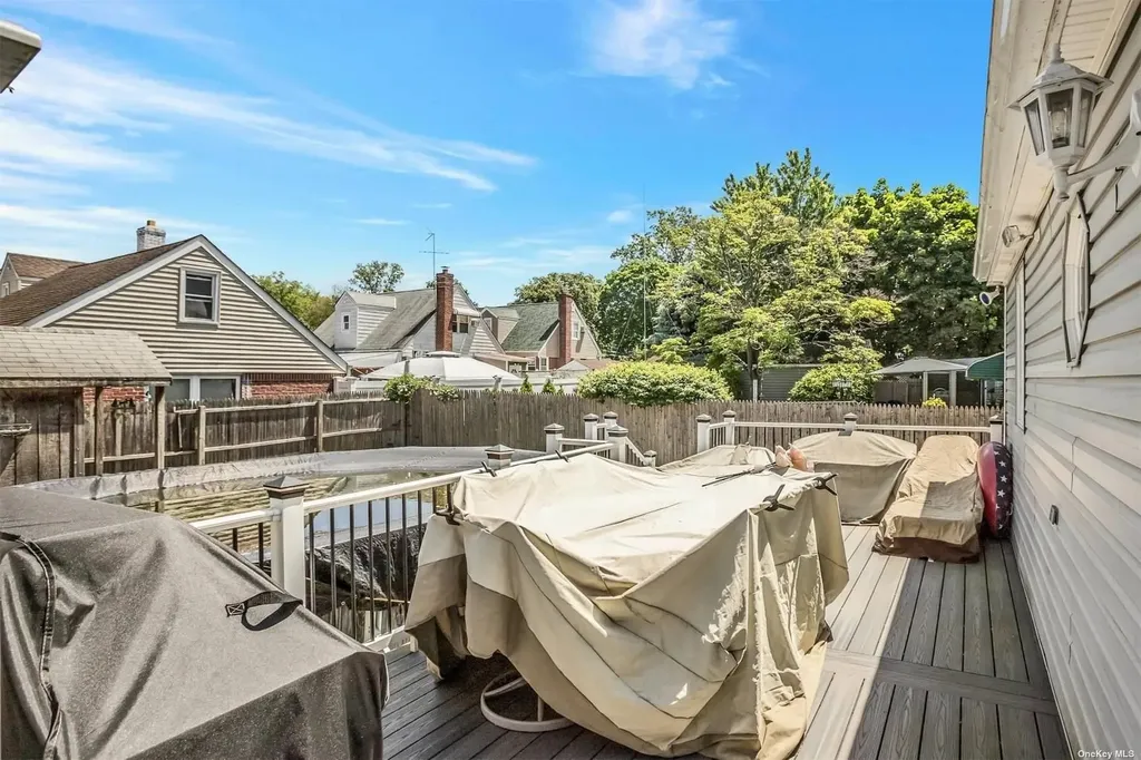 27 Morris Parkway Valley Stream NY 11580