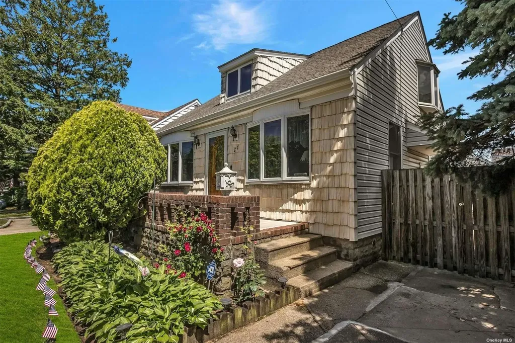 27 Morris Parkway Valley Stream NY 11580