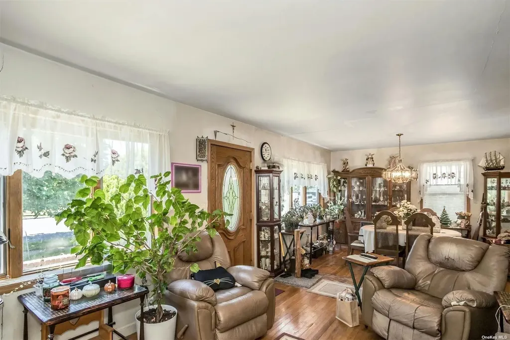27 Morris Parkway Valley Stream NY 11580