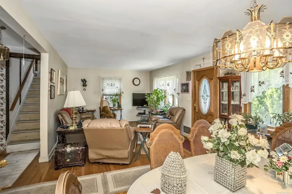 27 Morris Parkway Valley Stream NY 11580