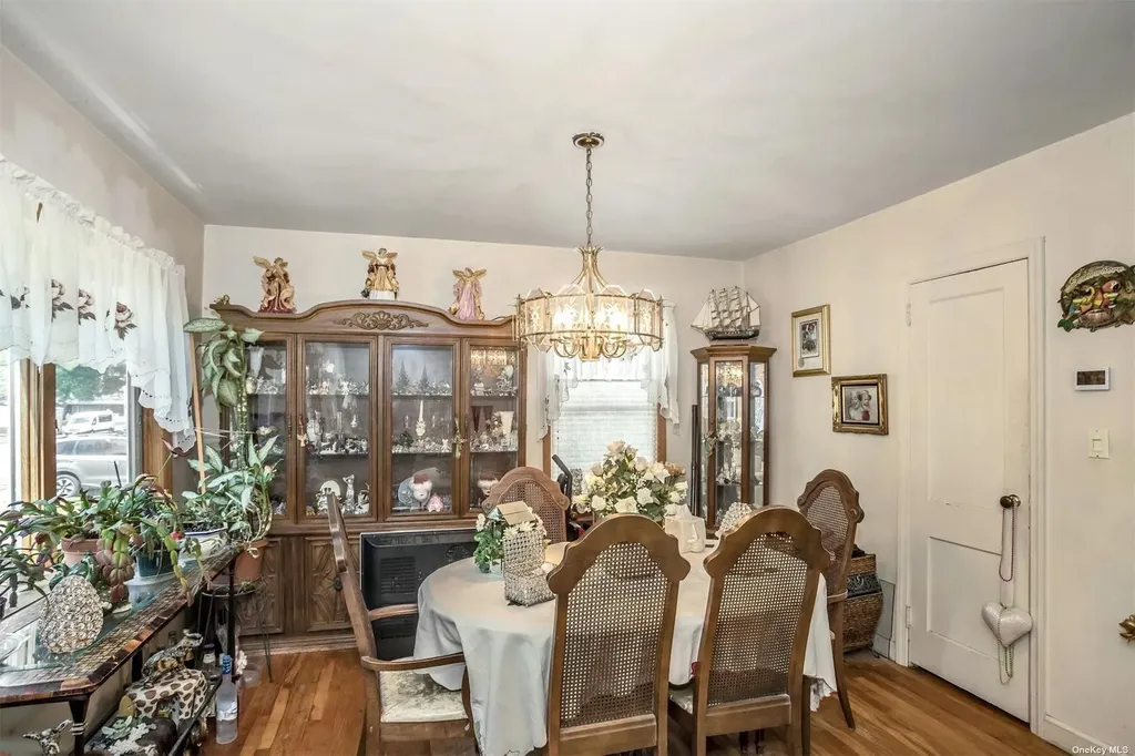 27 Morris Parkway Valley Stream NY 11580