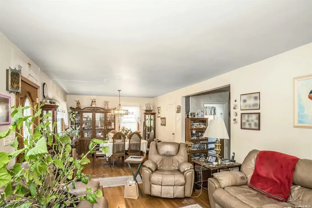 27 Morris Parkway Valley Stream NY 11580