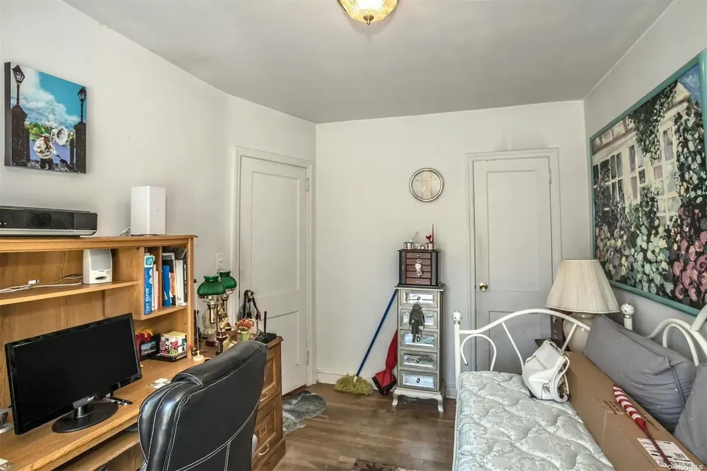 27 Morris Parkway Valley Stream NY 11580