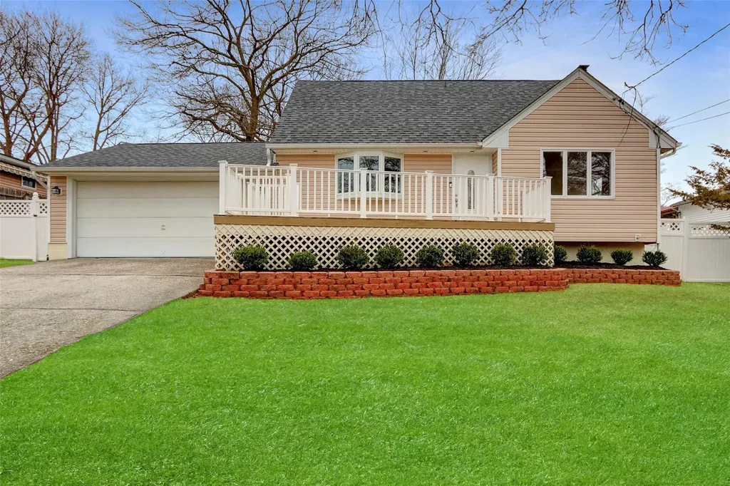 12 Lindell Avenue Brookhaven NY 11755