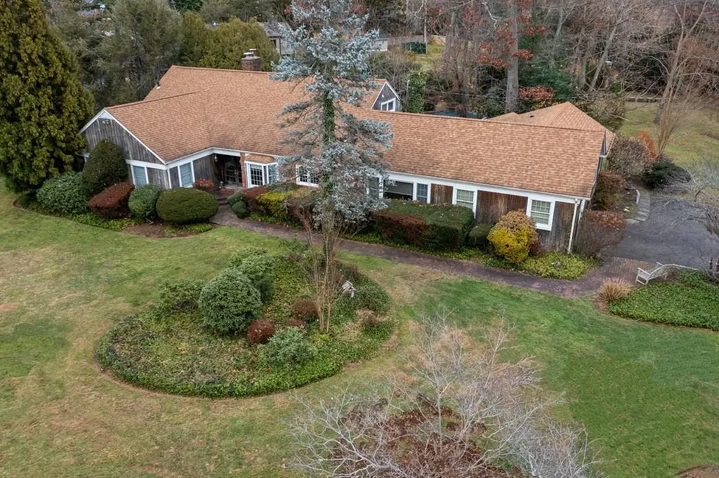 7 Kings Drive Old Westbury NY 11568