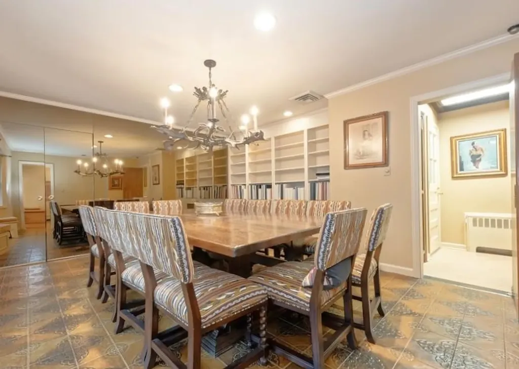 7 Kings Drive Old Westbury NY 11568