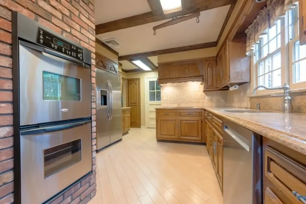 7 Kings Drive Old Westbury NY 11568