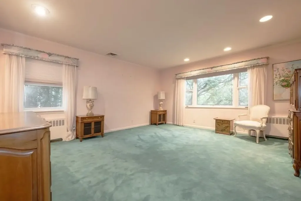 7 Kings Drive Old Westbury NY 11568