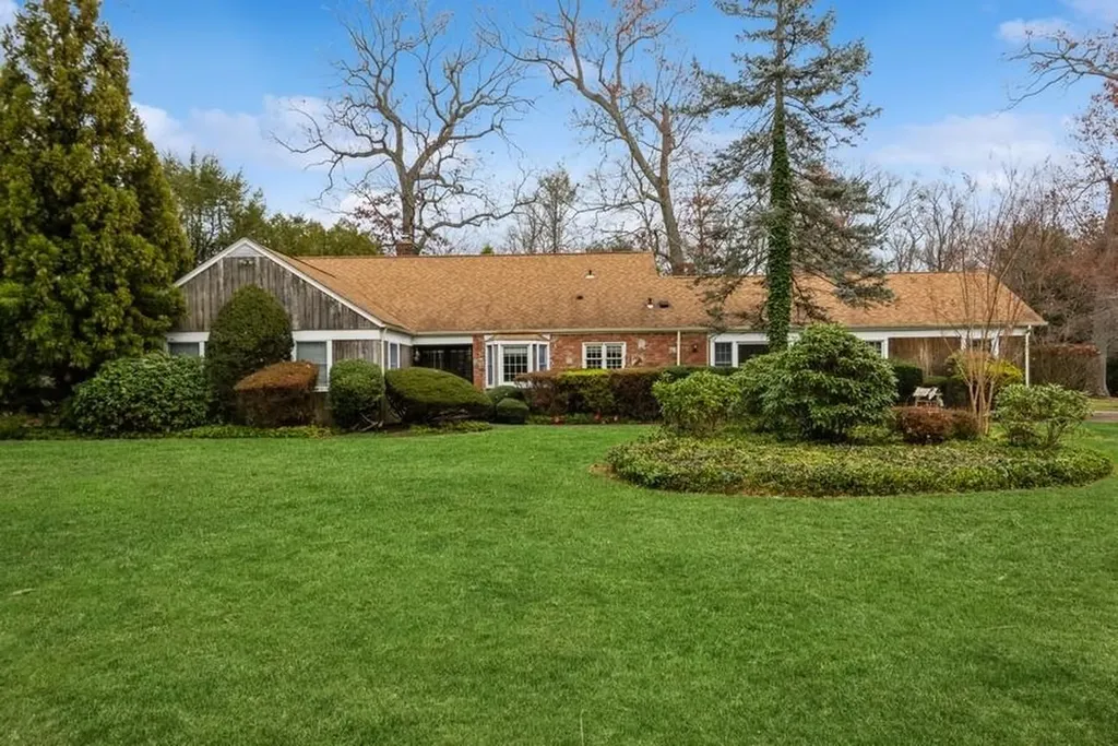 7 Kings Drive Old Westbury NY 11568