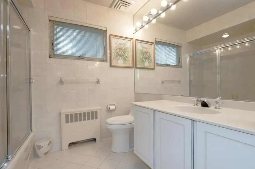 7 Kings Drive Old Westbury NY 11568