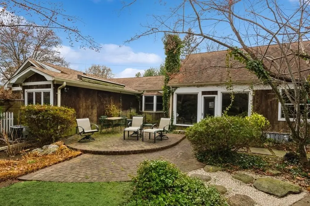 7 Kings Drive Old Westbury NY 11568