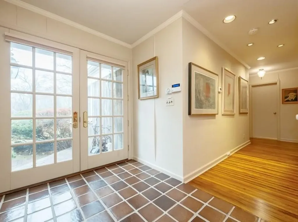 7 Kings Drive Old Westbury NY 11568