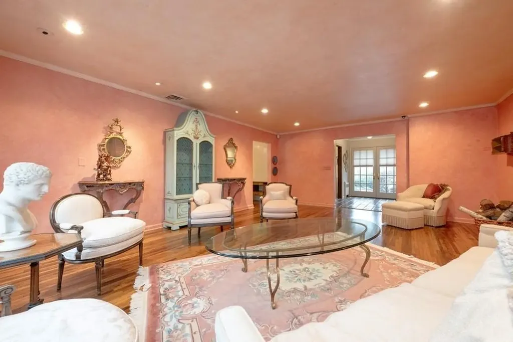7 Kings Drive Old Westbury NY 11568