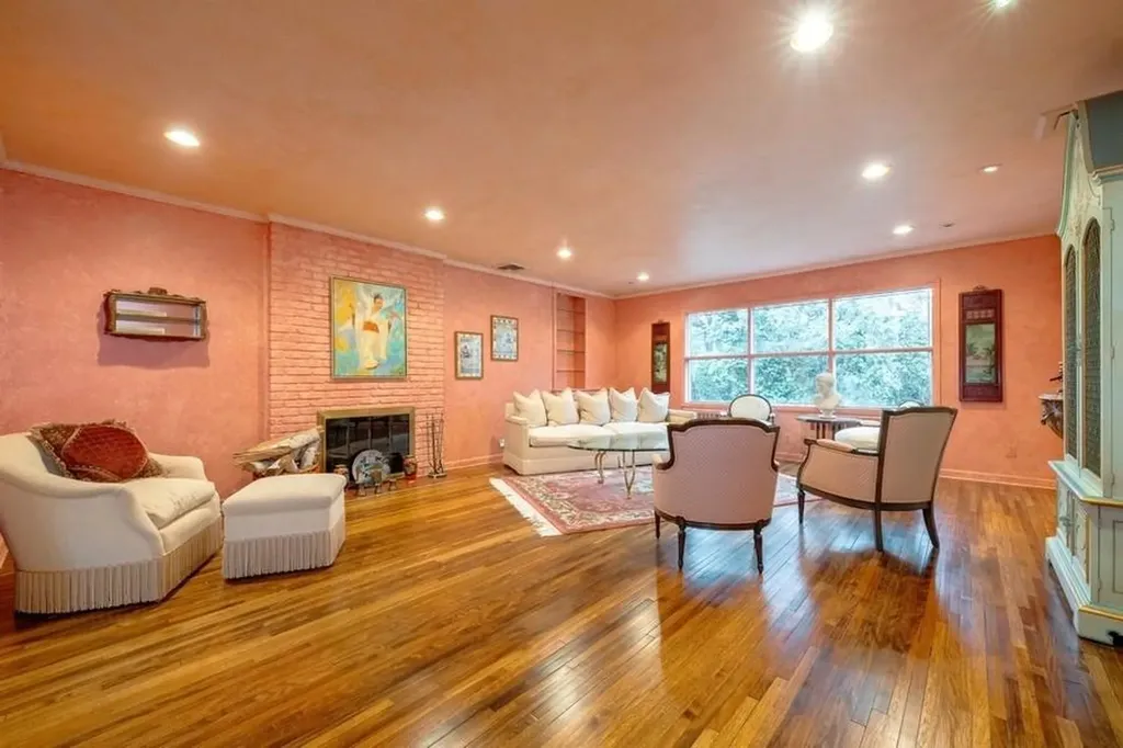 7 Kings Drive Old Westbury NY 11568