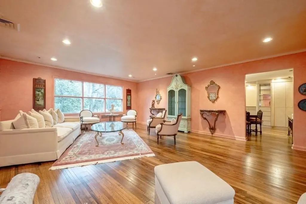 7 Kings Drive Old Westbury NY 11568