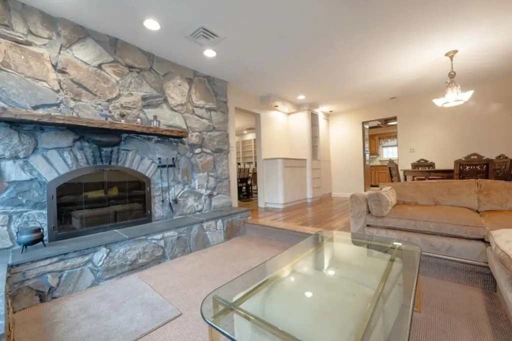 7 Kings Drive Old Westbury NY 11568