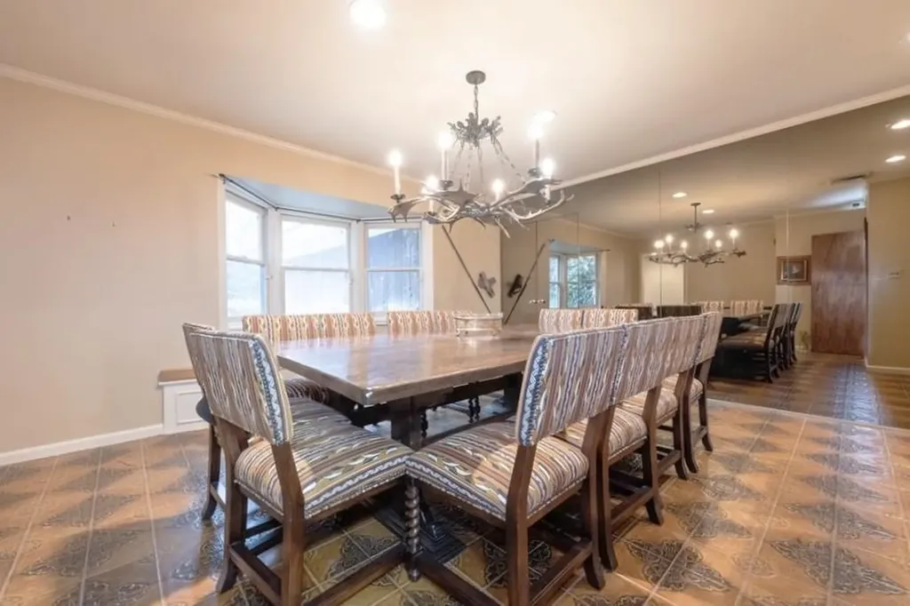7 Kings Drive Old Westbury NY 11568
