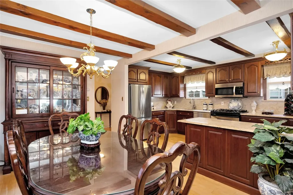 8805 Doran Avenue Glendale NY 11385
