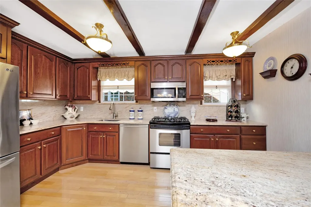 8805 Doran Avenue Glendale NY 11385