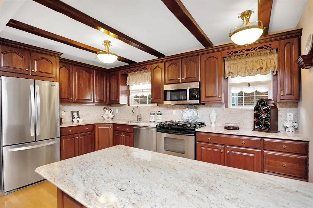 8805 Doran Avenue Glendale NY 11385